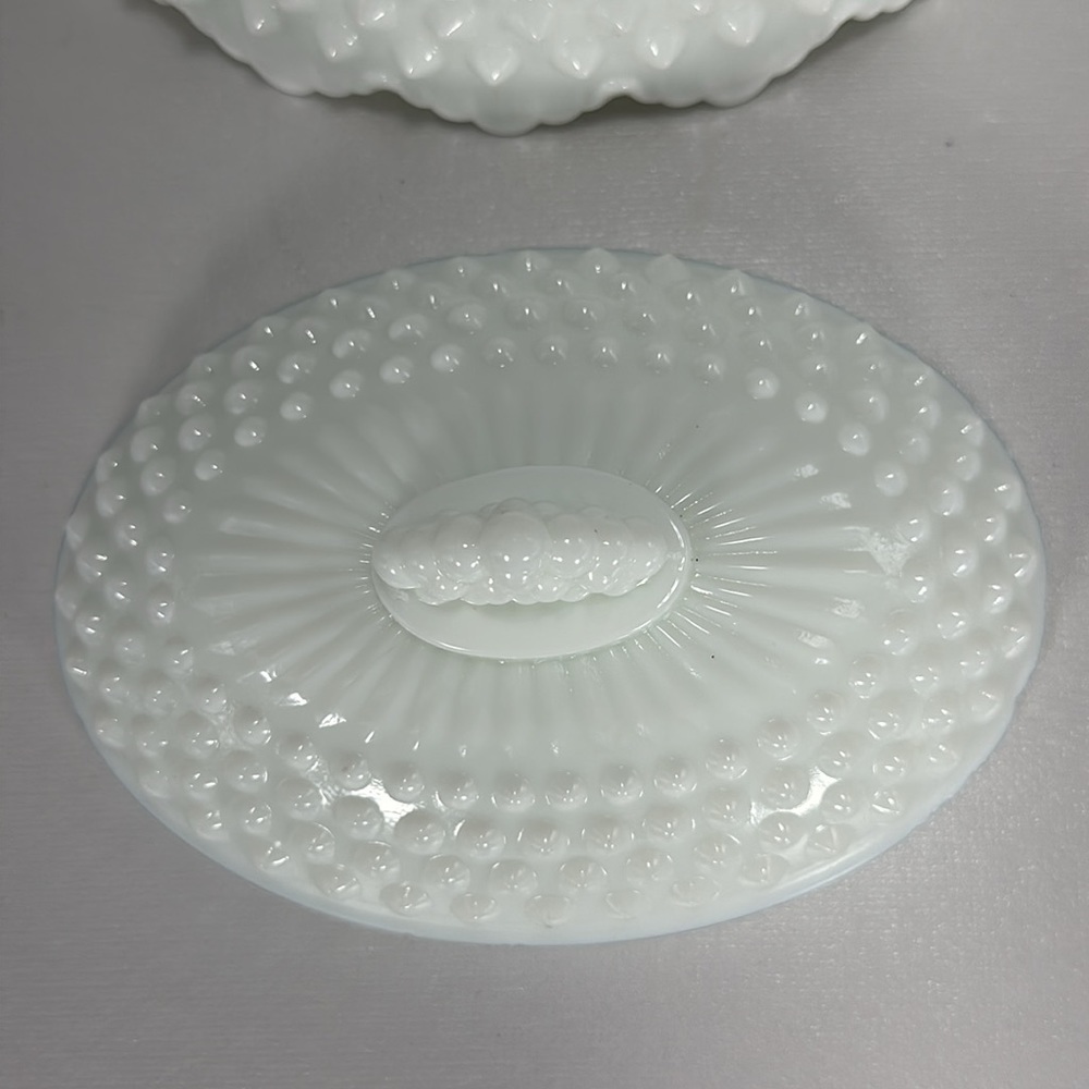 Vintage Fenton Hobnail - Milk glass Dish with Lid - Picture 15 of 17